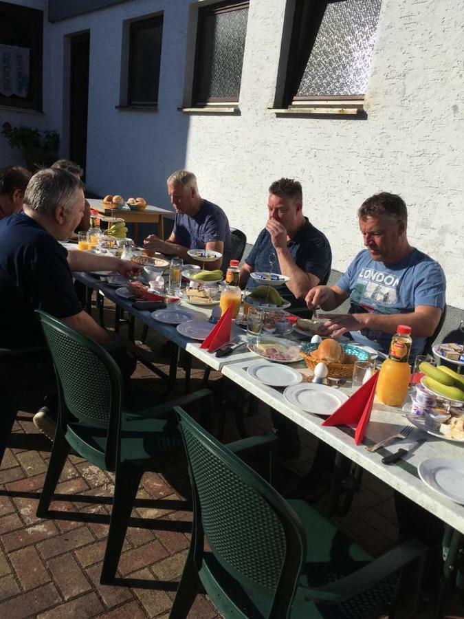 Triebener-Hof Hotell Quierschied Exteriör bild